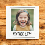 Guardanapo De Papel Vintage Milestone Aniversário Foto Keepsasak<br><div class="desc">Adicione um toque de nostalgia à sua comemoração com Vintage Milestone Foto de Aniversário, KeepsasasakNapkins. Com um encantador design, esses guardanapos podem ser personalizados com uma foto favorita e detalhes de aniversário, fazer-os de uma adição única e memorável ao seu evento. Criados com material absorvente de alta qualidade, são perfeitos...</div>