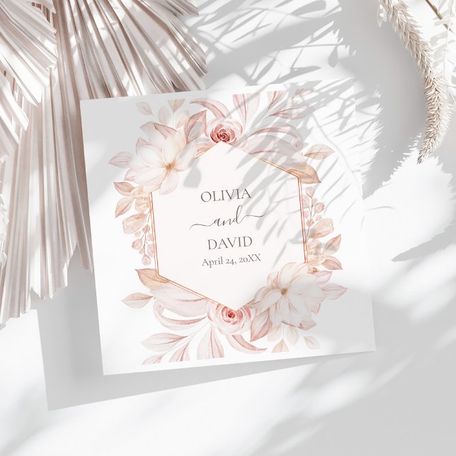 Guardanapos de casamento com rosas brancas e rosa  (Boho Beige and Pink Roses Wedding Napkins on a sunny  wihte table.)