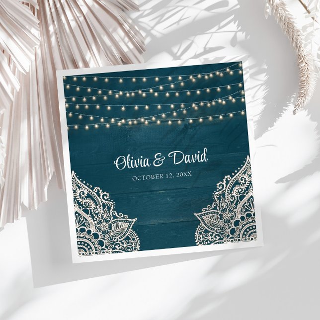 Guardanapos de casamento elegância rústica em verd (Dark Teal Rustic Elegance Wedding Napkins on a sunny white table.)