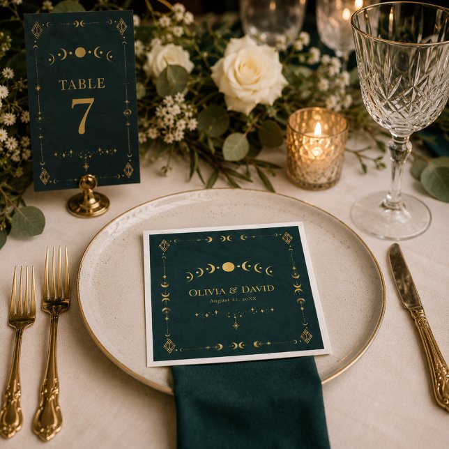 Guardanapos de casamento gótico celeste escuro tea (Celestial Gothic Dark Teal Wedding Napkins on an elegant moody wedding dinner table)