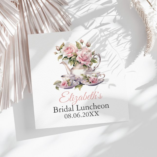 Guardanapos para Chá de Noiva Rosa Bege (Blush Pink Roses Bridal Luncheon Tea Brunch Napkins on a sunny boho white table.)