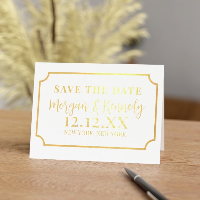 Guardar O Cartão De Folha Ouro Do Quadro De Tíquet (A gold foil ticket framed Save the Date card. Just add your details!)