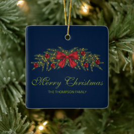 Guirlanda de Natal Com um Laço Vermelho e Enfeites