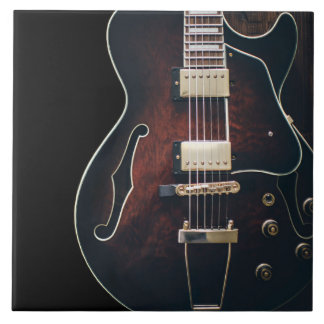 Guitarra Elétrica em Preto