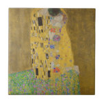 Gustav Klimt "O Beijo"<br><div class="desc">A obra-prima de Gustav Klimt: "O Beijo". "O Beijo", criado pelo pintor austríaco Gustav Klimt. É considerado o trabalho mais famoso dele. Ele pintou entre os anos de 1907 e 1908, que foram o ponto alto de seu "Período do Ouro", quando pintou várias obras utilizando folhas de ouro. A Áustria...</div>