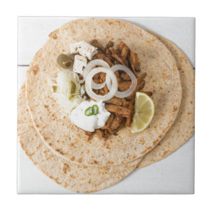 Gyros pita com tzatziki coleslaw azeitonas e feta
