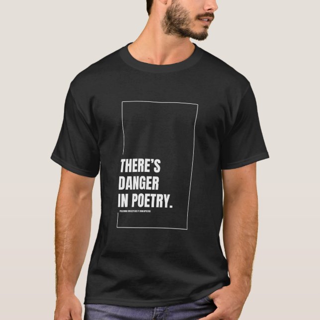 Há perigo na camiseta masculina de poesia (Frente)