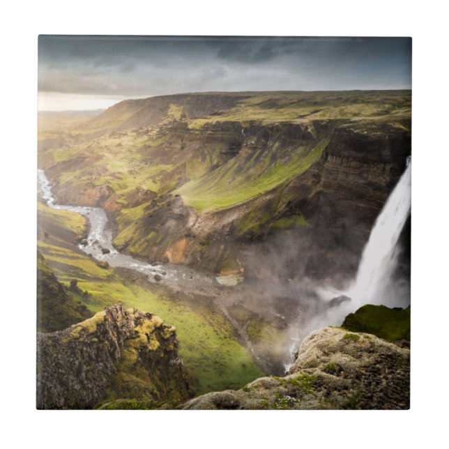 Haifoss Waterfall | Verão na Islândia (Frente)