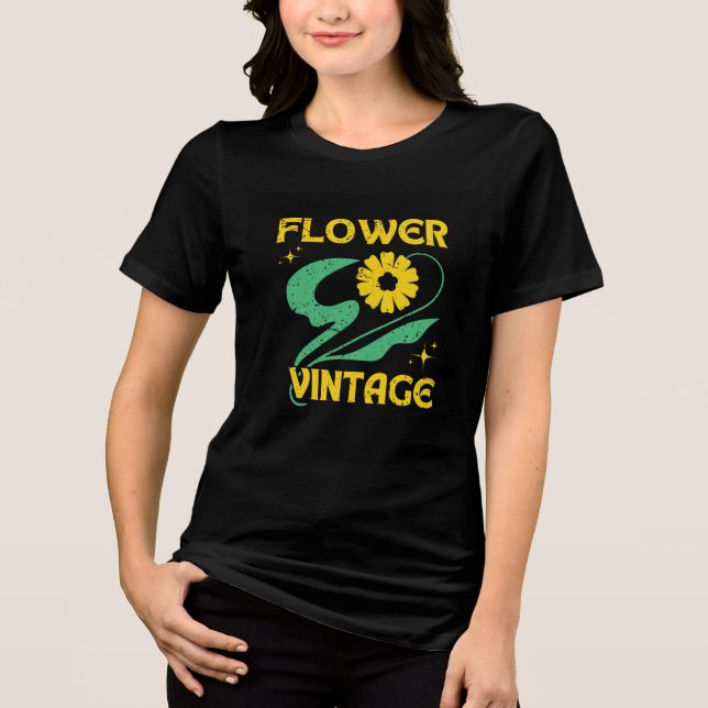Half Sleeves T shirt with Flower Vintage Design (Frente)