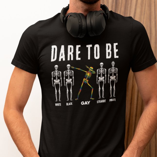 Halloween Rainbow Skeleton Dab Atreve-Se A Ser Jog (Halloween Skeletons Dare to be Gay Colorful Black T-Shirt)