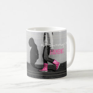 HAMbWG - caneca de café - uma menina e sua sombra