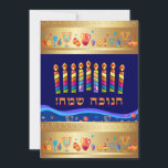Hanukkah Belo Cartão de Cartões de natal Judaico<br><div class="desc">Feliz Hanukkah Belo Cartão de Cartões de natal Judeu. Antecedentes judaicos Holiday Hanukkah com símbolos tradicionais Chanukah - sonhos de madeira (rodando topo), rosquinhas, menorah, velas, estrela de David e padrão de papel de parede luminoso brilhante. Decoração do Festival Chanucá. Jerusalém, Israel. Convites & Papel de Carta, Cartões de Saudação,...</div>