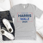 Harris Walz 2024 Cinza de Homens<br><div class="desc">Kamala Harris para Presidente e Tim Walz para Vice-Presidente 2024 Cinza Presidencial Americana de Camisa-T dos Homens. Design simples e moderna em cores azuis e vermelhas marinhos com estrelas e faixas de sotaque.</div>