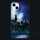 Harry Potter Castle | Hogwarts à noite<br><div class="desc">O Castelo Hogwarts acendeu com luz lua numa noite mágica. Esta Escola Harry Potter para bruxaria e bruxaria é a design perfeita para realmente se destacar como uma Potterhead. Uma pintura estilizada com um olhar vintage da lua, do céu e do próprio castelo numa colina. Esta escola de magia é...</div>