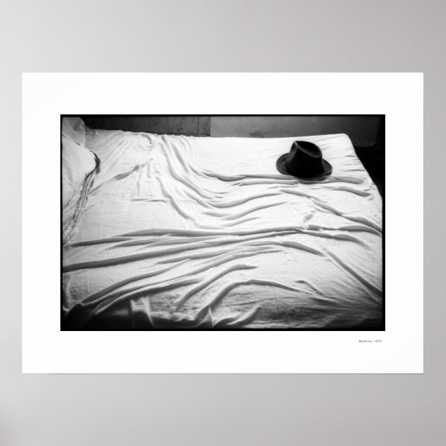 HAT ON BED Poster (Frente)