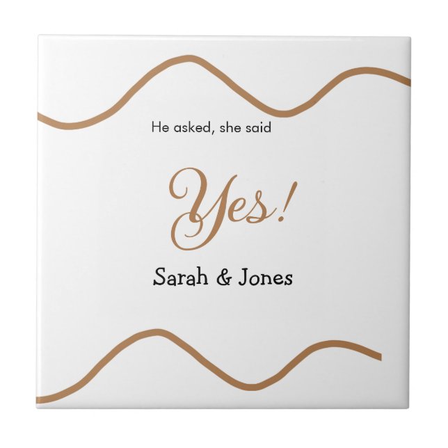 He asked she said yes engagement simple minimal  (Frente)