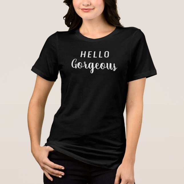 Hello Gorgeous Script Typography T-Shirt (Frente)