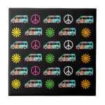 Hippie Bus Peace Sign 70s Black<br><div class="desc">Azulejo decorativo hippie bonito com padrão divertido de barramento retrorreflector de sinais de paz e flores bonito em cores hippies neonatais legal.</div>