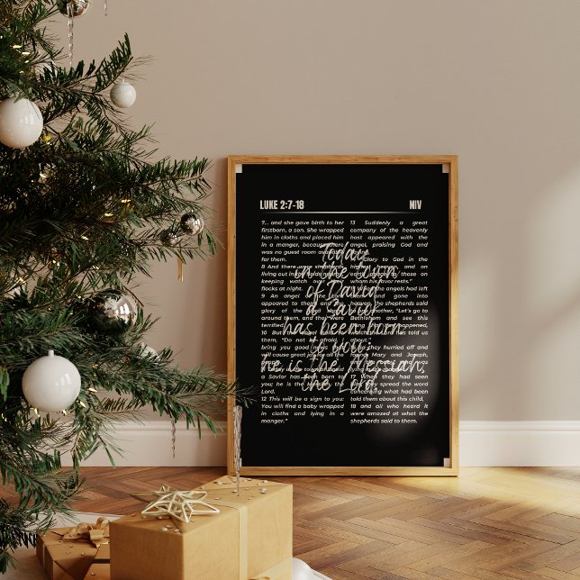 História de Natal Natividade Wall Impressão (The artwork, leaning against a neutral-colored wall, reads scripture from Luke 2:8-18 in black text.)