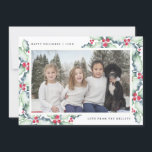 Holly, Cartão com fotos de Férias, Verde e Vermelh<br><div class="desc">Um cartão perfeito para os feriados, com sua foto favorita e seu texto personalizado em fundo branco com coloração de água e bagas. Digite seu texto personalizado no formulário modelo. Use a opção "personalizar mais" para alterar as cores da fonte e do plano de fundo ou para adicionar fotos e...</div>