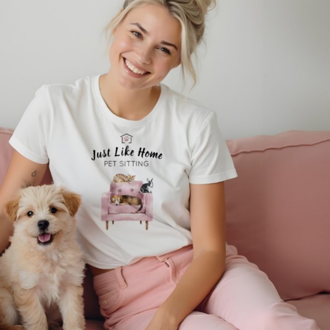 Home Pet Sitting | Cães e Gatos Dormindo em Sofá R (Home Pet Sitting | Dog & Cat Sleeping on Pink Sofa Tri-Blend Shirt)