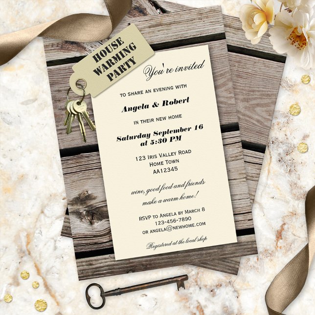 Home Sweet Home Housearming Convites de festas (Housewarming party invitation featuring keys with a vintage label on wood and wallpaper)
