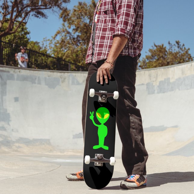 HOMEM VERDE ALIEN SKATE (Ao ar livre 2)