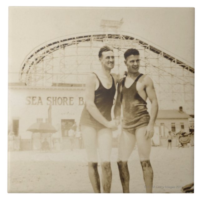 Homens que estão na praia (Frente)