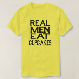 Homens Reais Comem Cupcakes Na Camisa