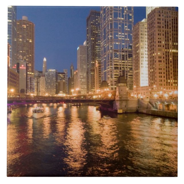 Horizonte de Chicago, Illinois, e Rio Chicago às 2 (Frente)