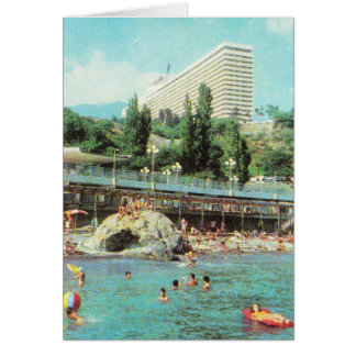 Hotel Yalta (1979) com cartão postal soviético