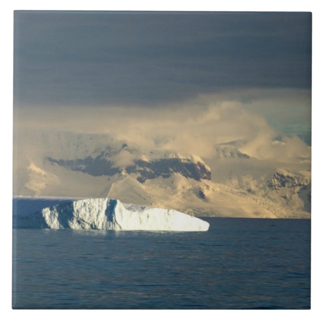 Iceberg no início da Passagem de Drake logo (Frente)