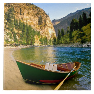 IDAHO, barco de pesca em um Sandy Beach no