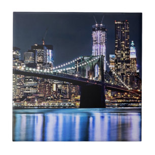 Ideia da reflexão da ponte de Brooklyn de New Yor