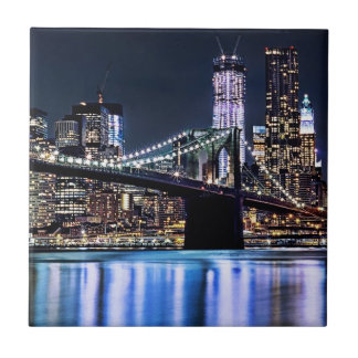 Ideia da reflexão da ponte de Brooklyn de New York