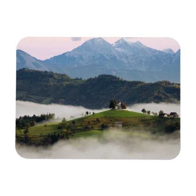 Igreja e montanhas Thomas, o ímã reto da Eslovênia (Horizontal)