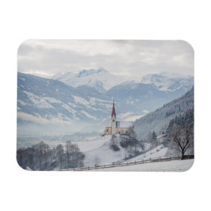 Igreja em Zillertal no ímã retangular do inverno