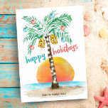 Ilha Holiday Tropical Beach Palm — Cartão de Natal<br><div class="desc">Um cartão de Natal plano para o tema da praia tropical apresenta uma ilha ao sol com uma palmeira decorada com luzes de cordas e ornamentos e uma saudação de "feriados felizes". Arte por KL Stock</div>