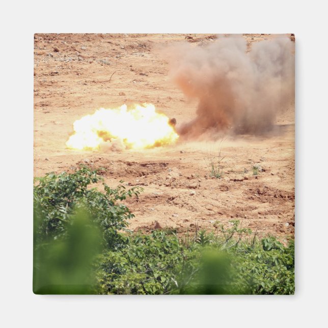 Imã 10 blocos de 2,5 kg de TNT (Frente)