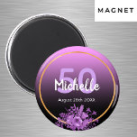 Imã 50º aniversário ouro roxo a negro salvo a data<br><div class="desc">Magneta glamourosa para 50º aniversário com elegante e moderno gradiente preto e rosa, roxo, pano de fundo ombre. Com uma falso estrutura dourada, e flores de cor aquosa ultra violeta e púrpura. Modelos para nome, idade e data, letras brancas e roxas coloridas. Perfeito como guardiã ou como lembrete de data...</div>