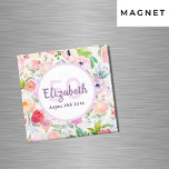 Imã 50.º aniversário romântico cor-de-rosa-d-água<br><div class="desc">Um elegante eterno verão e jardim, um ímã com tema temático em uma boêmia romântica, estilo boho para o 50º aniversário com pastéis macios e flores aquáticas em cor-de-rosa, pêssego e folhas verdes. Um fundo branco claro. Modelo para nome, idade e data. O nome é escrito em roxo com um...</div>