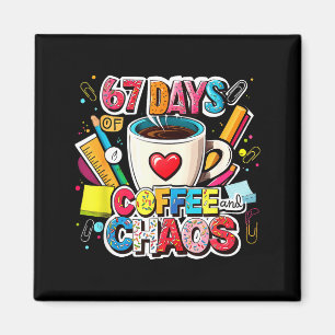 Imã 67 Dias De Café E Caos Design De Meme Colorido 