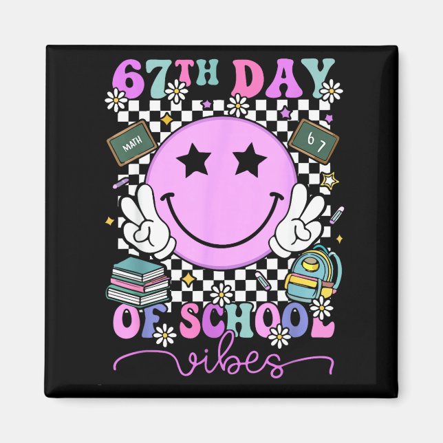 Imã 67th Day Of School Vibes Groovy Retro 100 Days Of  (Frente)