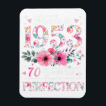 Ímã 70 Year Old Made In 1953 Floral 70th Birthday Gift<br><div class="desc">Your refrigerator called and said it was feeling mighty lonely. Why not give it a few friends to play with by creating a couple of custom magnets! Add your favorite image to a round magnet, or shop the thousands of options for a cool square magnet. Makes a wonderful memory for...</div>