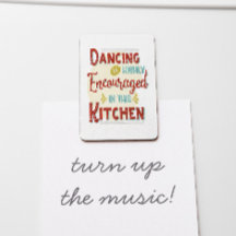 A Dança É Altamente Encorajada Nesta Cozinha