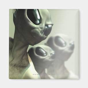 Imã A família dos aliens huddled junto