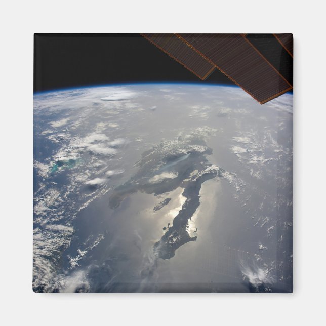 Imã A Ilha De Hispaniola Com Sunglin (Frente)