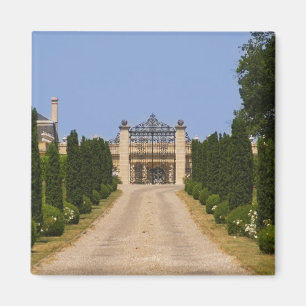 Imã A imponente entrada do Chateau Haut Sarpe, o