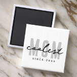 Imã A Mãe Mais Fria Desde 20XX Moderno, Um Pré-Disquet<br><div class="desc">Esta design simples e moderna é composta por tipografia sã-serif.</div>