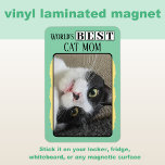 Ímã A melhor mãe do gato adiciona foto amarela<br><div class="desc">Celebre a mãe do gato Purr-fect na sua vida com este adorável ímã fotográfico! Um imperativo para qualquer amante de os animais, este imã laminado de vinilo é uma forma doce de mostrar o seu momento de gatinho favorito. Seja para a geladeira, armário, ou qualquer superfície magnética, é uma maneira...</div>